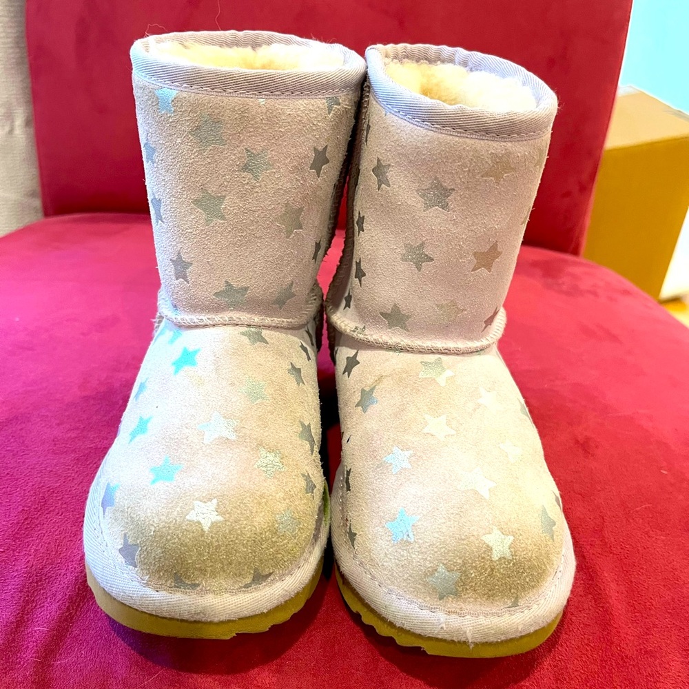 Uggs purple with stars